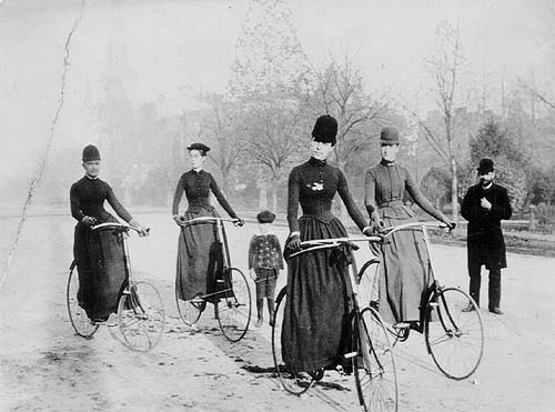 Scanned photo of bicyclists on North Avenue.