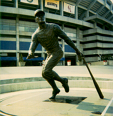 Roberto Clemente Statue, Pittsburgh Editorial Stock Image - Image of penn,  buildings: 175118119