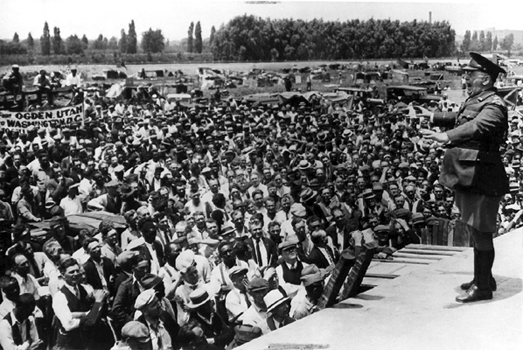 Photo_of_Father_Cox_addressing_supporters.